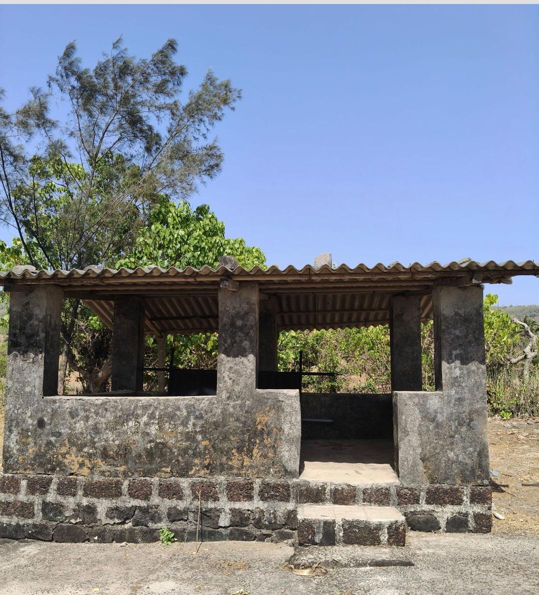 स्मशानात बसण्यासाठी शेड